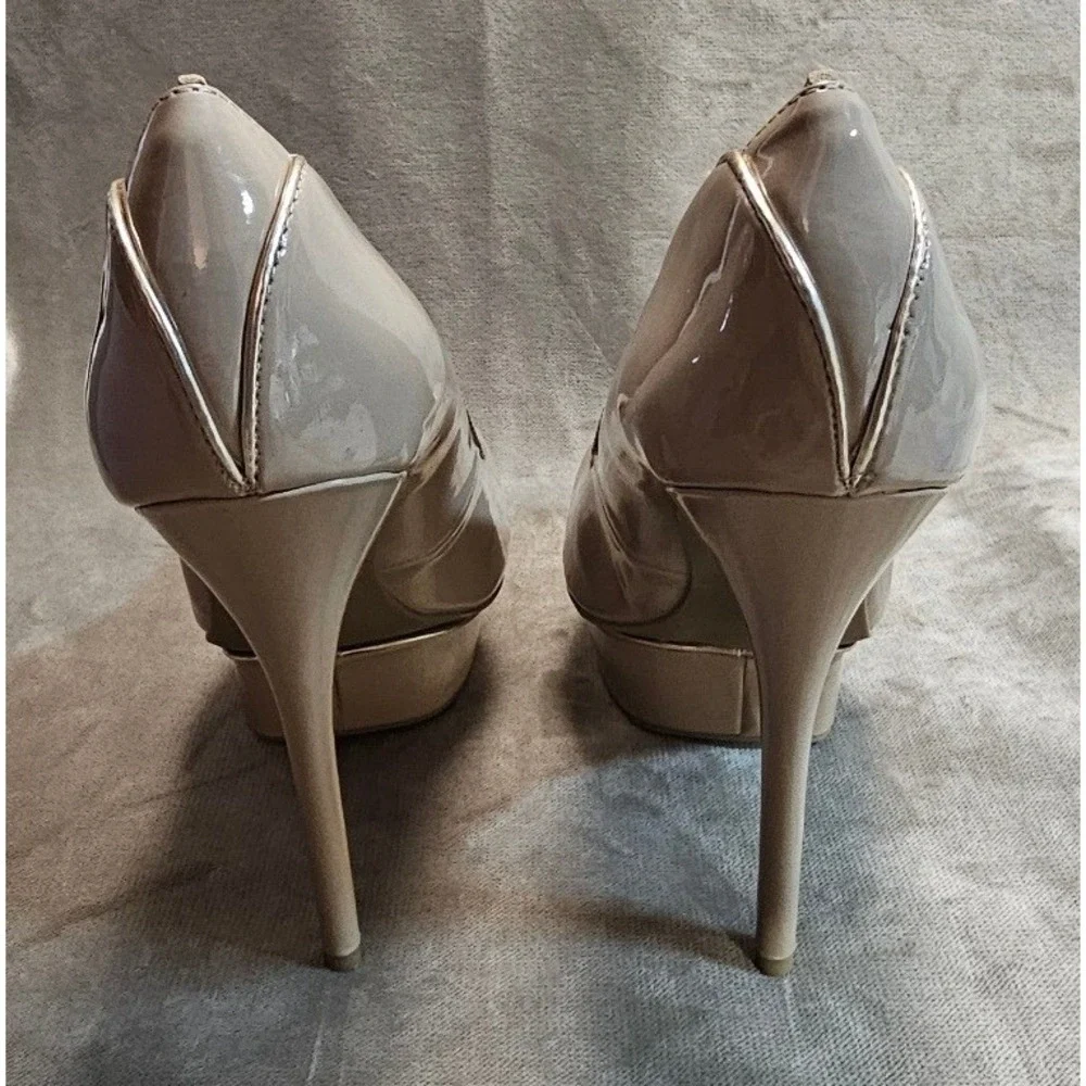Jennifer Lopez Caliente Nude Patent Platform Pumps Heels Silver Trim Size 9